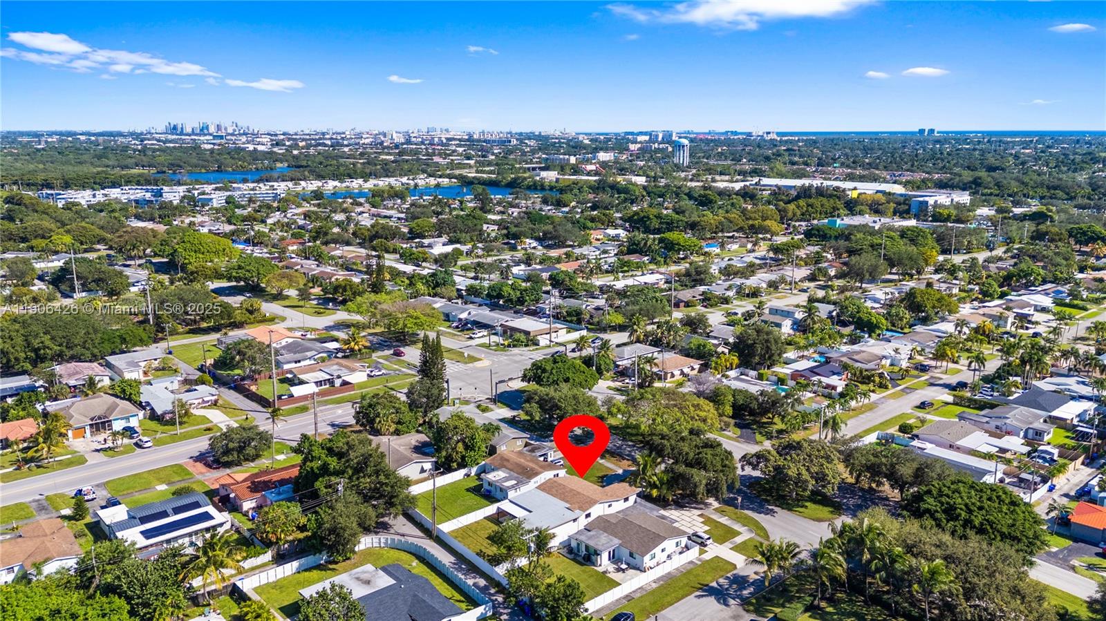 HOLLYWOOD HILLS - Residential