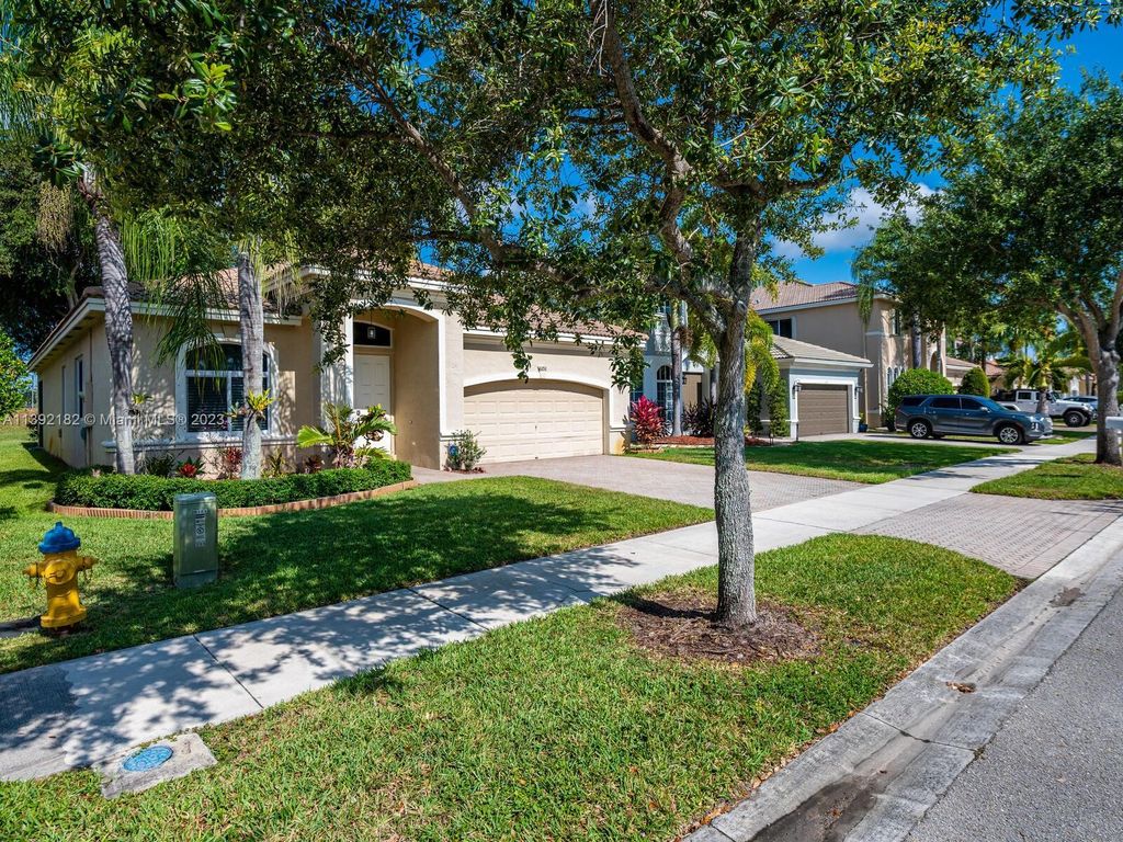 Photo of 6151 SW 195th Ave, Pembroke Pines, FL 33332 (MLS # A11392182)