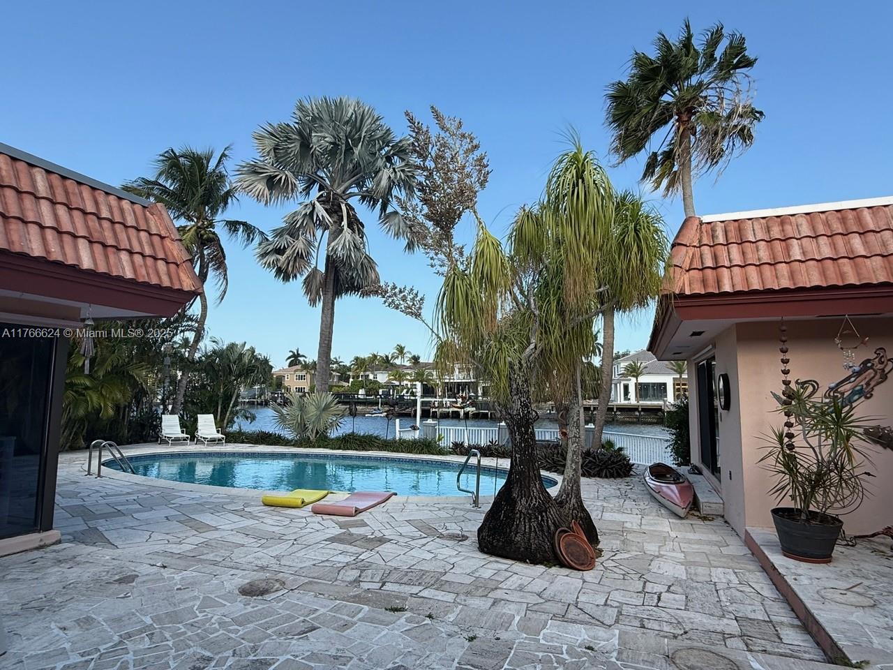 HOLLYWOOD GOLF ESTATES SE - Residential