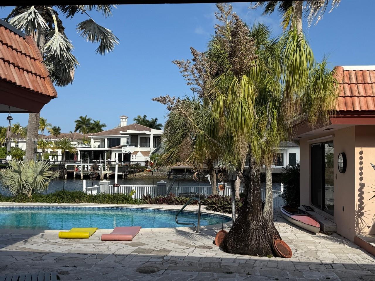 HOLLYWOOD GOLF ESTATES SE - Residential