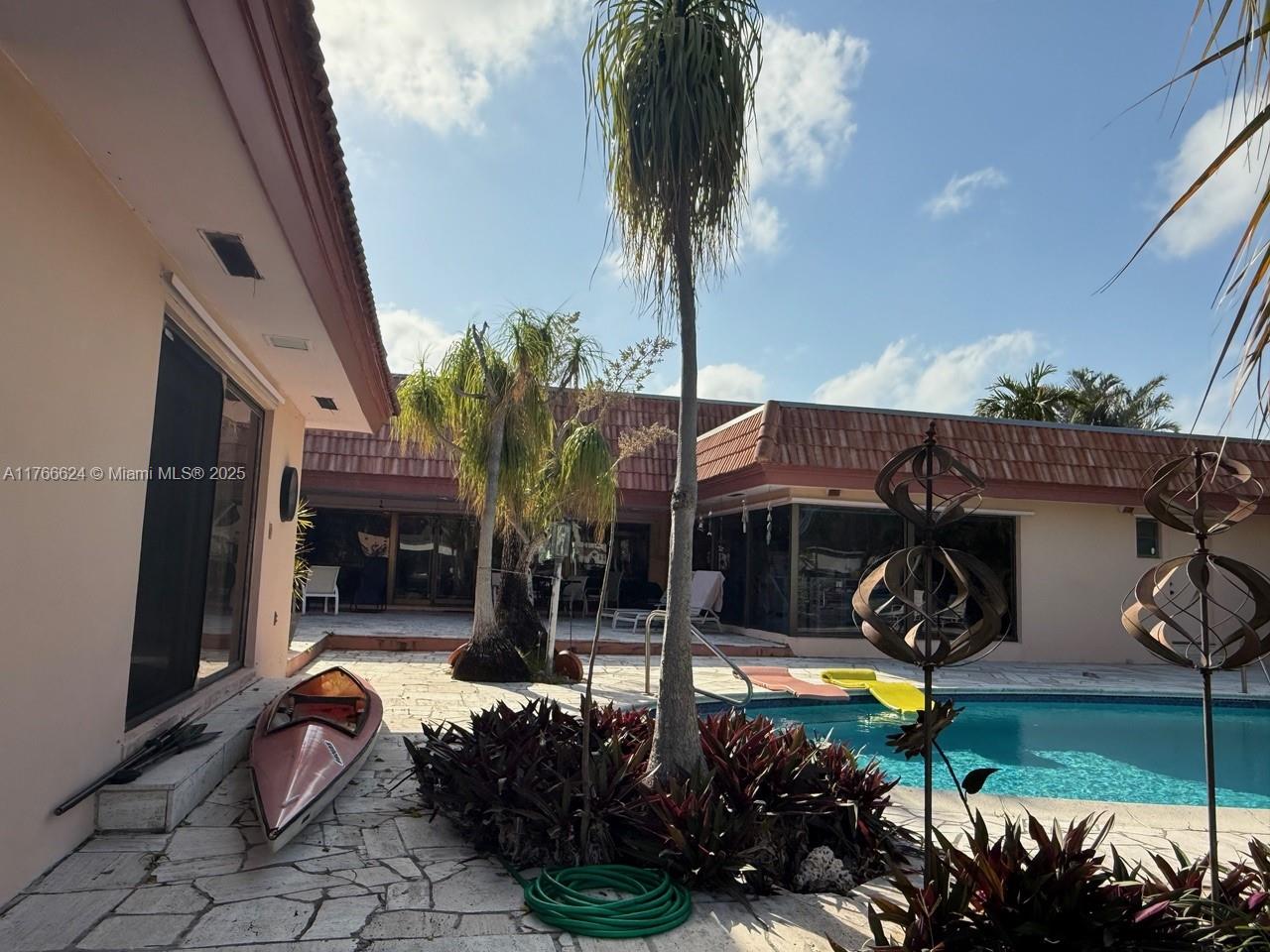 HOLLYWOOD GOLF ESTATES SE - Residential