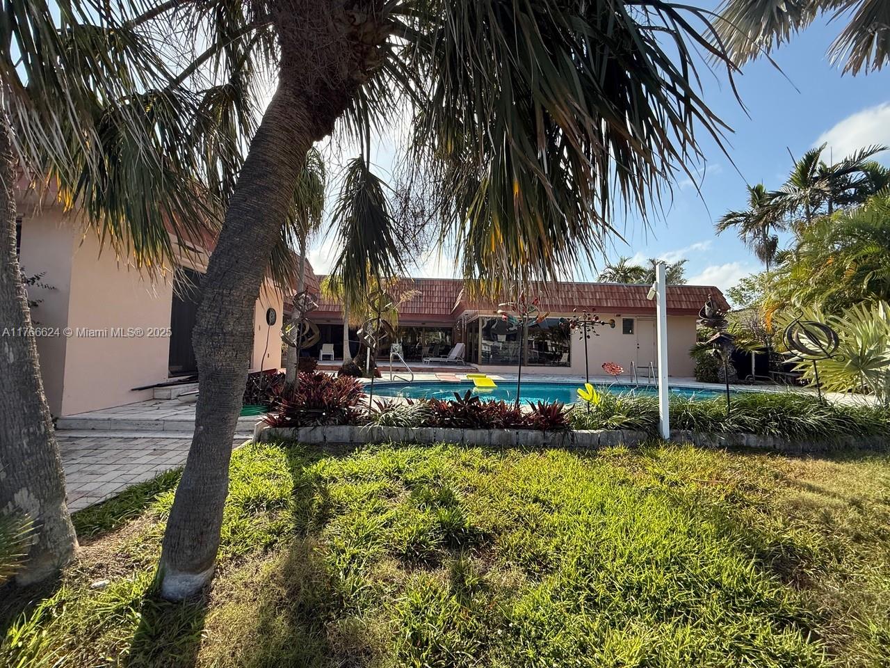 HOLLYWOOD GOLF ESTATES SE - Residential