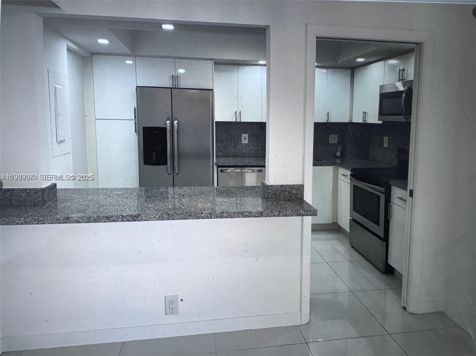 THE TOWERS OF QUAYSIDE CO - Residential