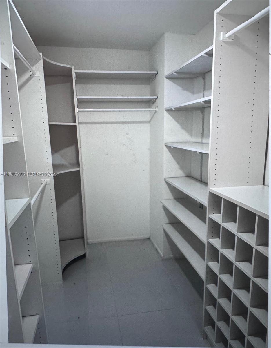 THE TOWERS OF QUAYSIDE CO - Residential