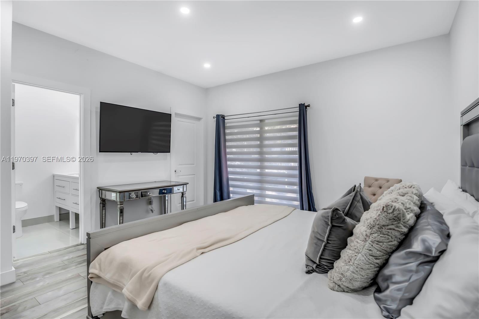 HOLLYWOOD GARDENS CONDOMI - Residential