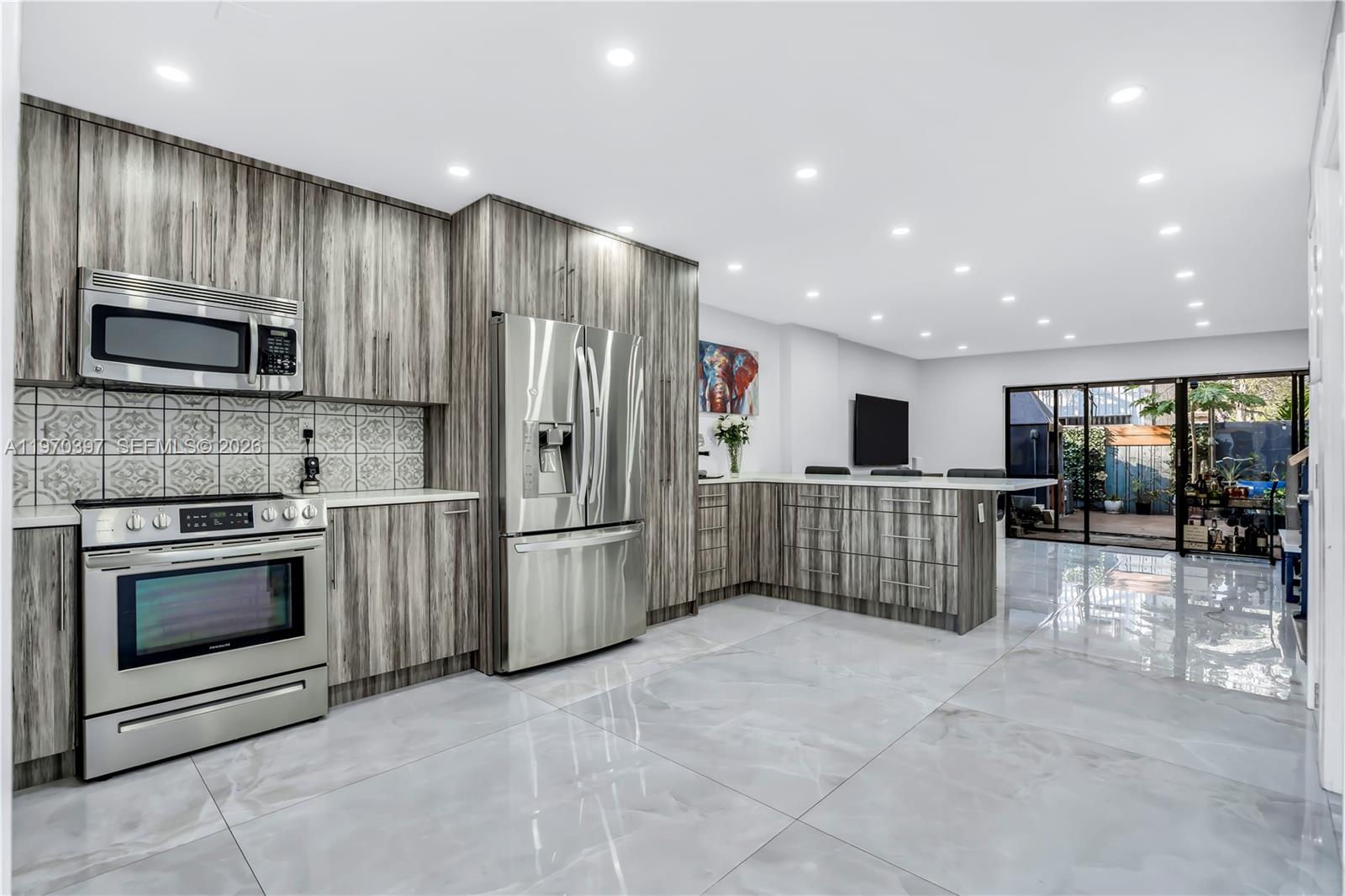 HOLLYWOOD GARDENS CONDOMI - Residential