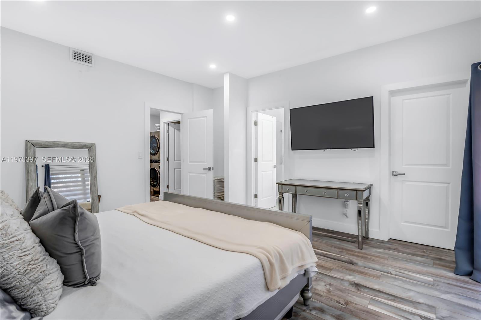 HOLLYWOOD GARDENS CONDOMI - Residential