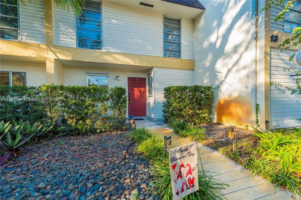 Photo of 3321 Simms St #13B, Hollywood, FL 33021 (MLS # A11970397)