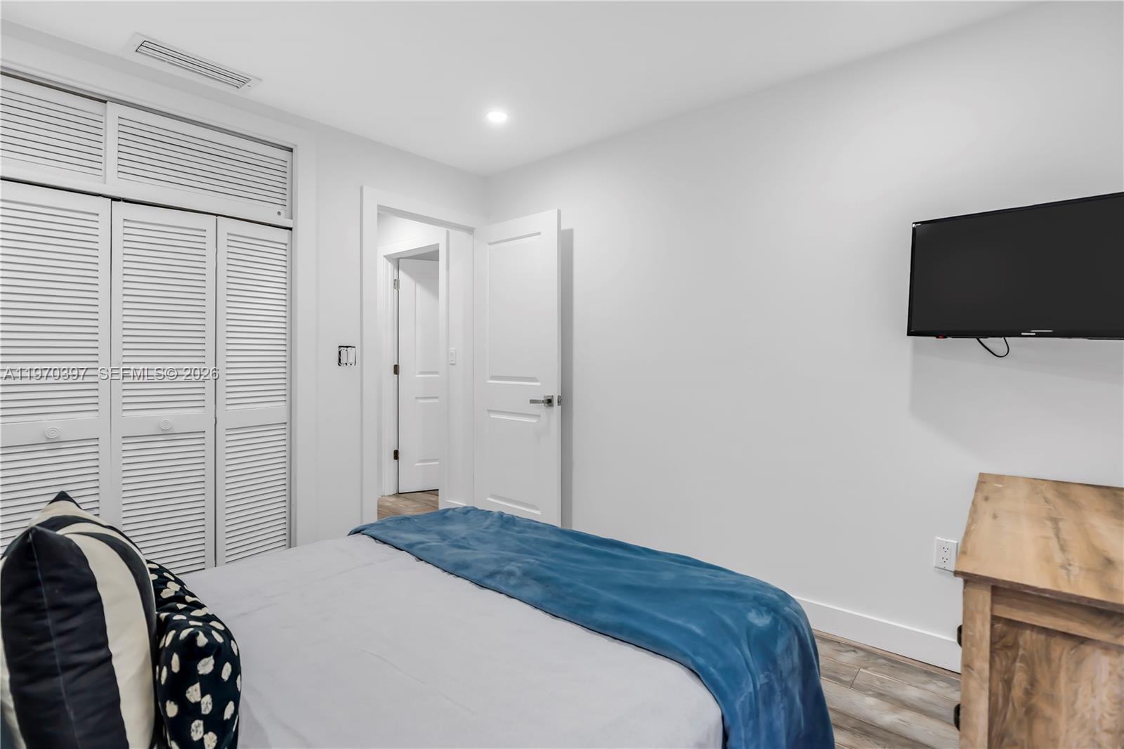 HOLLYWOOD GARDENS CONDOMI - Residential