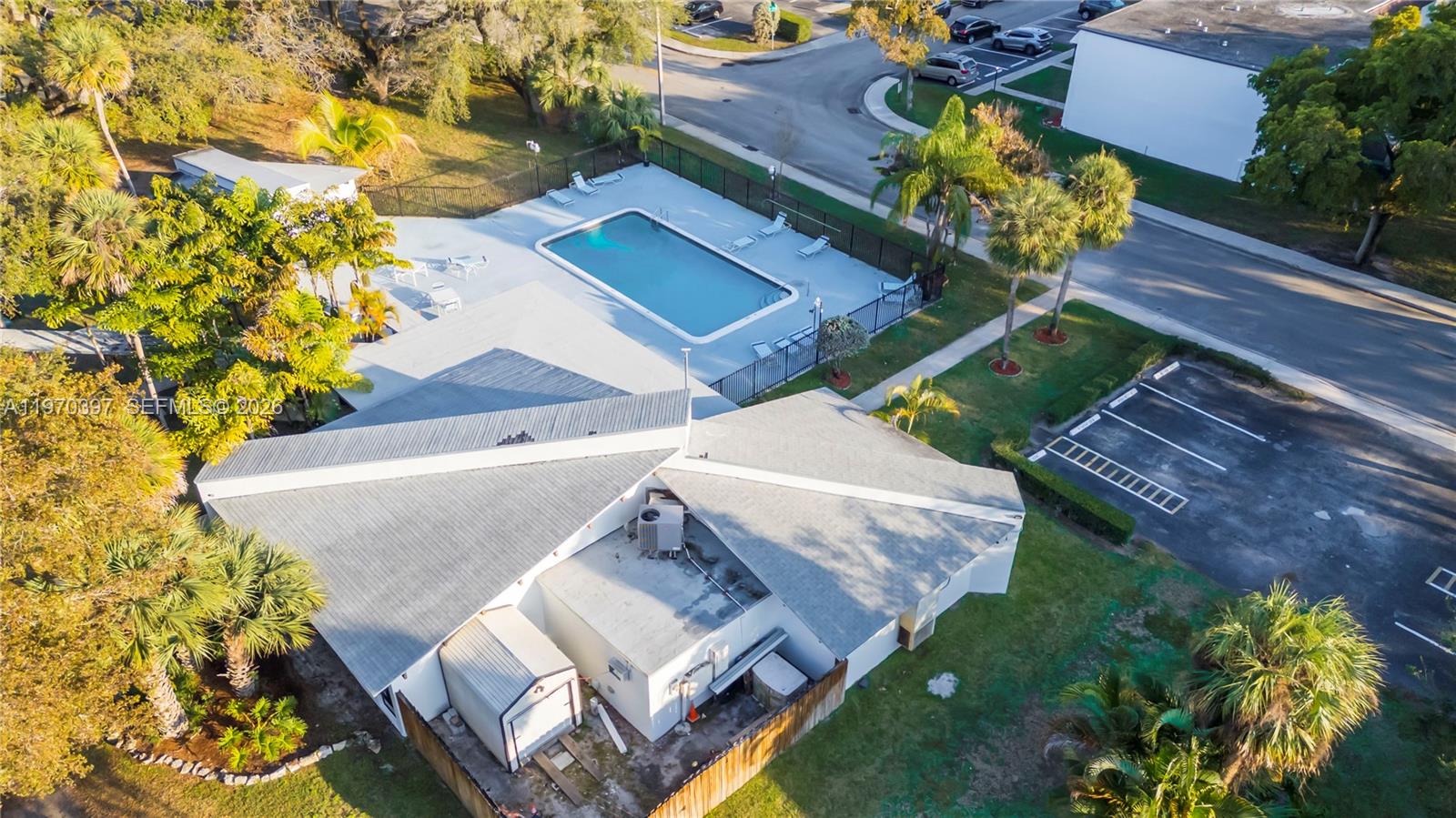 HOLLYWOOD GARDENS CONDOMI - Residential