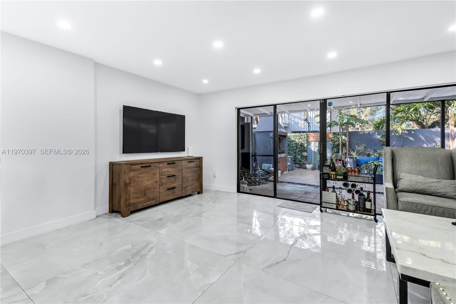 HOLLYWOOD GARDENS CONDOMI - Residential