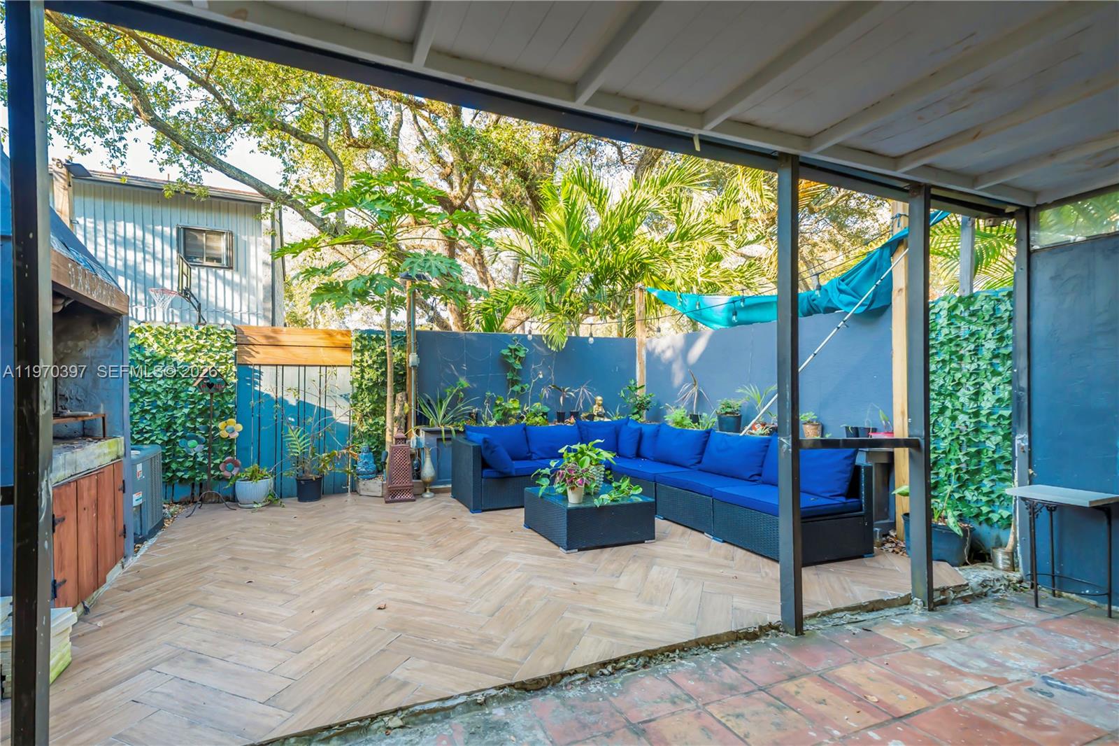 HOLLYWOOD GARDENS CONDOMI - Residential