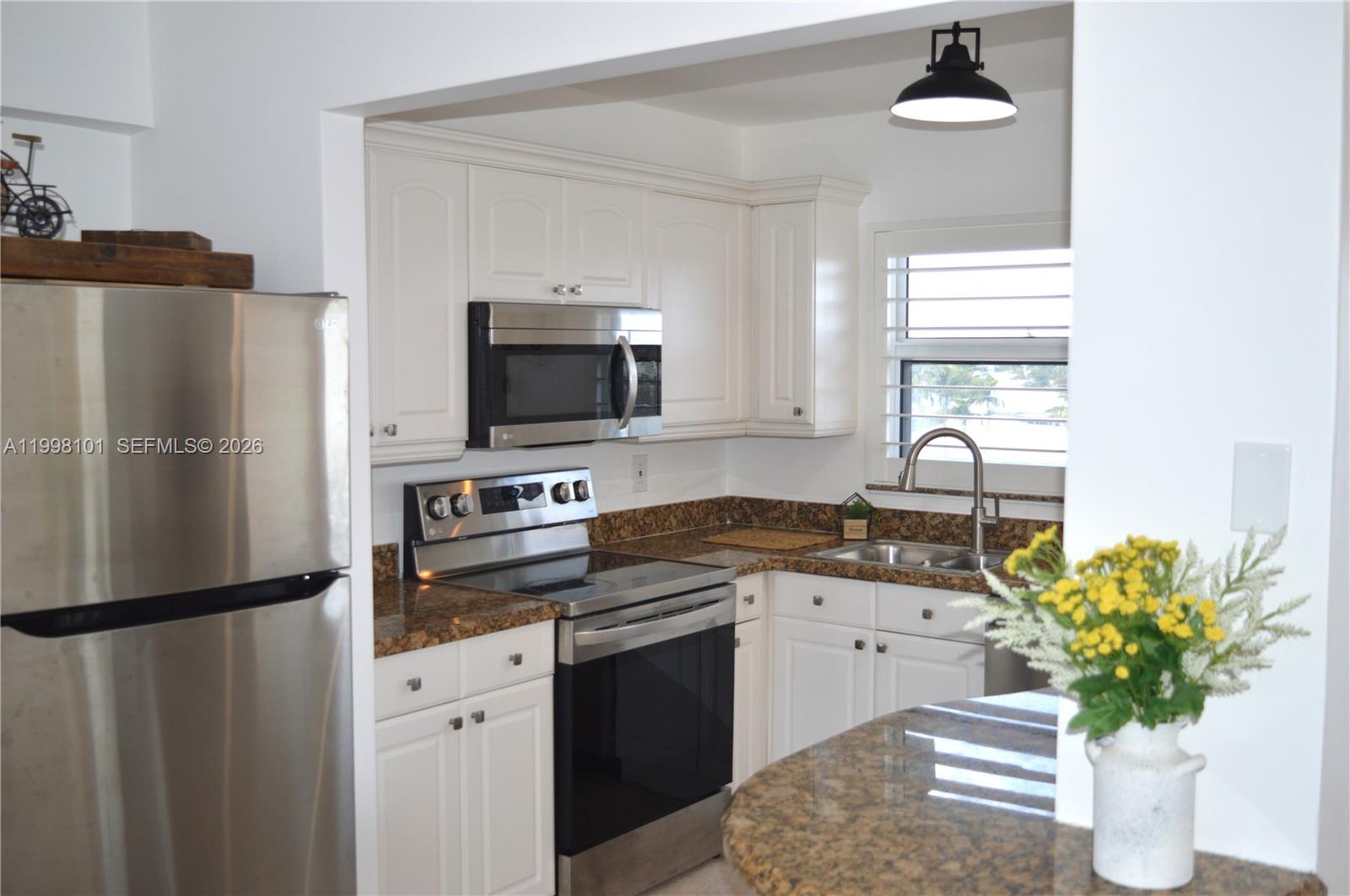 1511 SE 15th Ct 403, Deerfield Beach, FL, 33441/$242,500 3 1511 SE 15th Ct 403