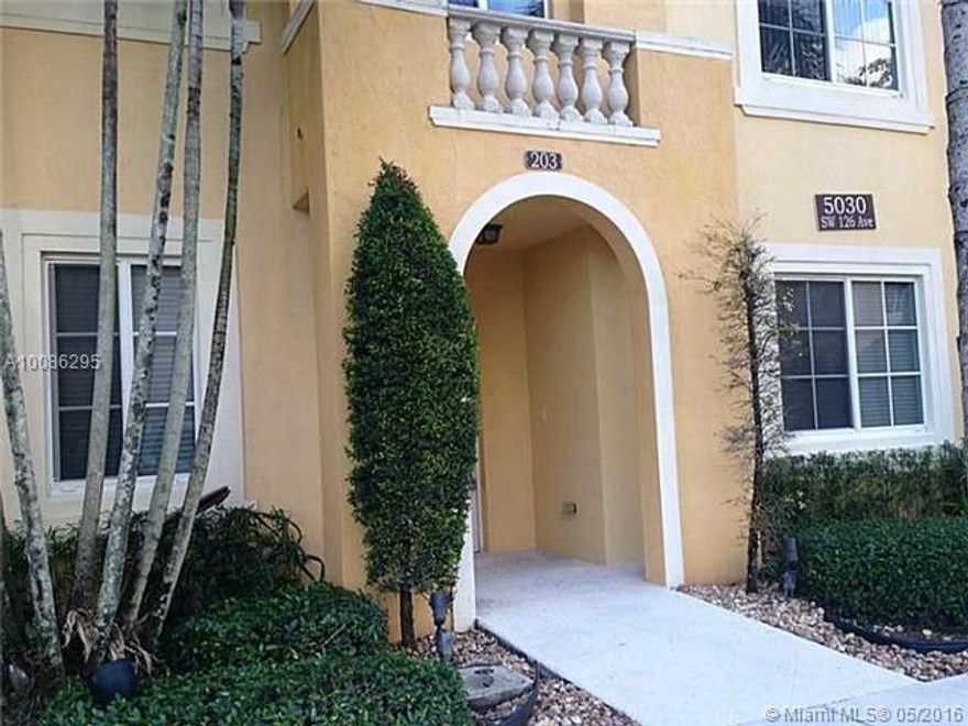 3/2, TILE AND CARPET FLOORS, GRANITE COUNTER TOPS IN KITCHEN AND BREAKFAST BAR, BRAND NEW APPLIANCES AND A/C UNIT, CONVENIENTLY LOCATED CLOSE TO MAJOR HIGHWAYS, RETAIL CENTERS AND TOP RATED SCHOOLS.