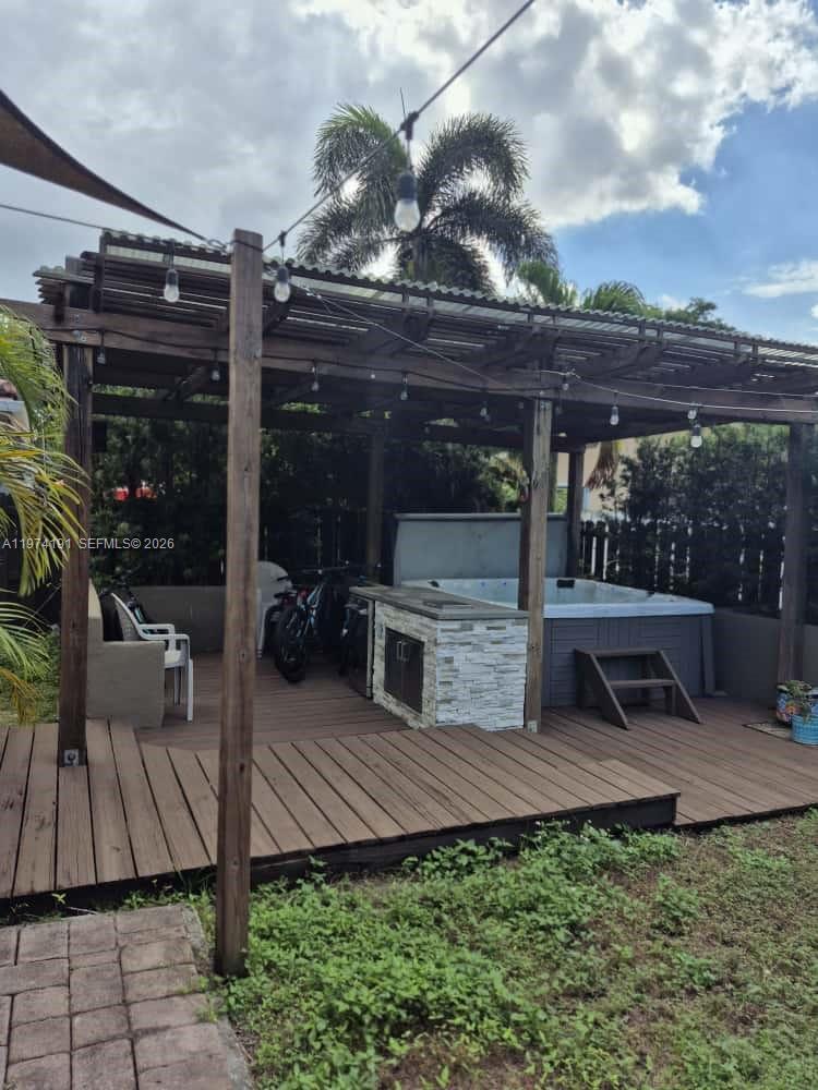 HOLLYWOOD GARDENS - Residential