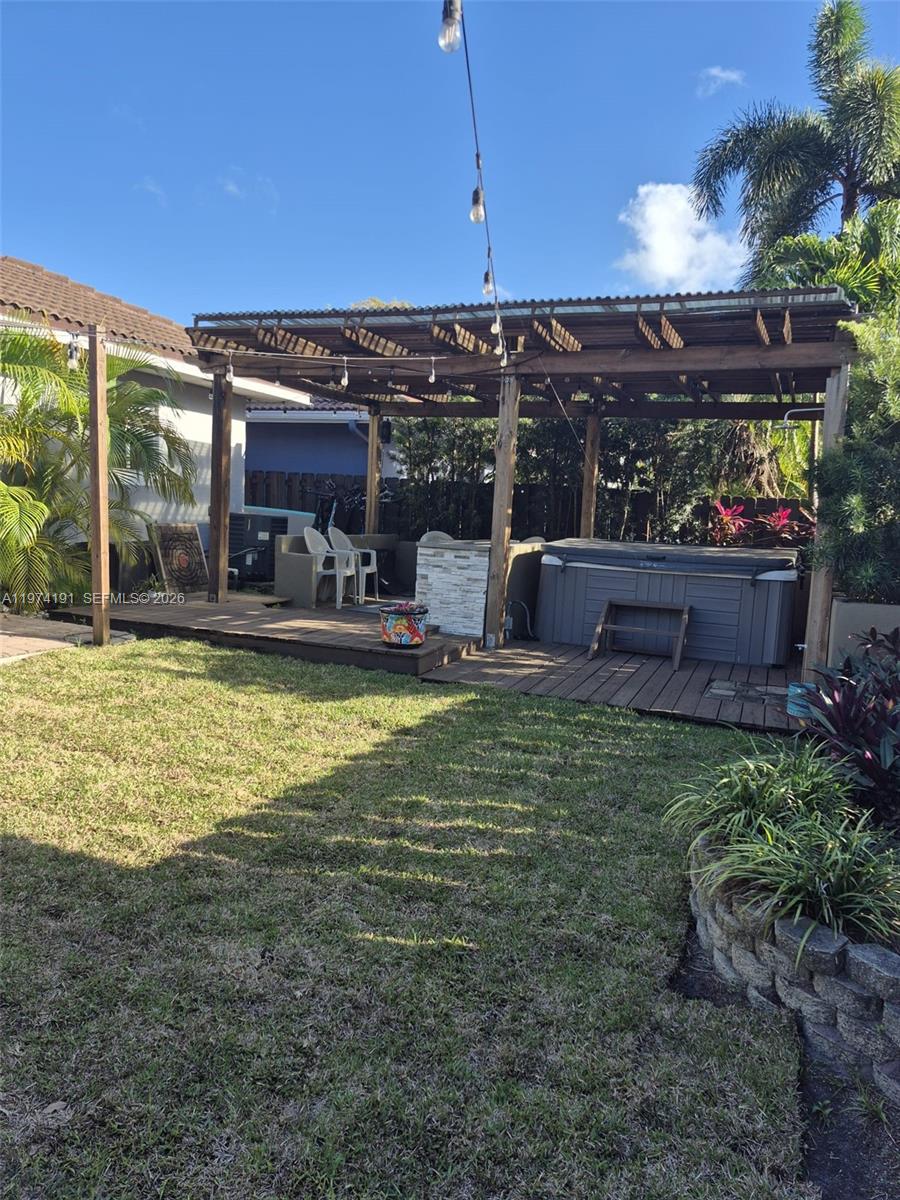 HOLLYWOOD GARDENS - Residential