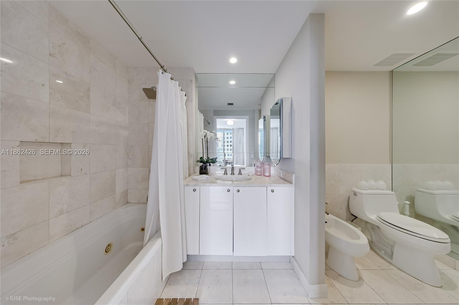 CARBONELL CONDO - Residential