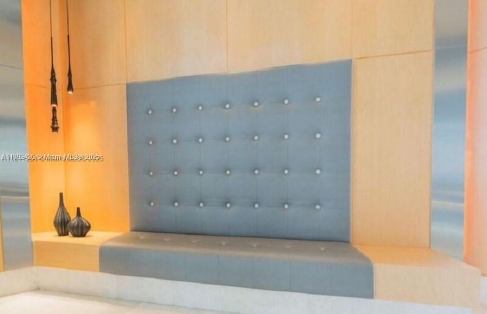 CARBONELL CONDO - Residential