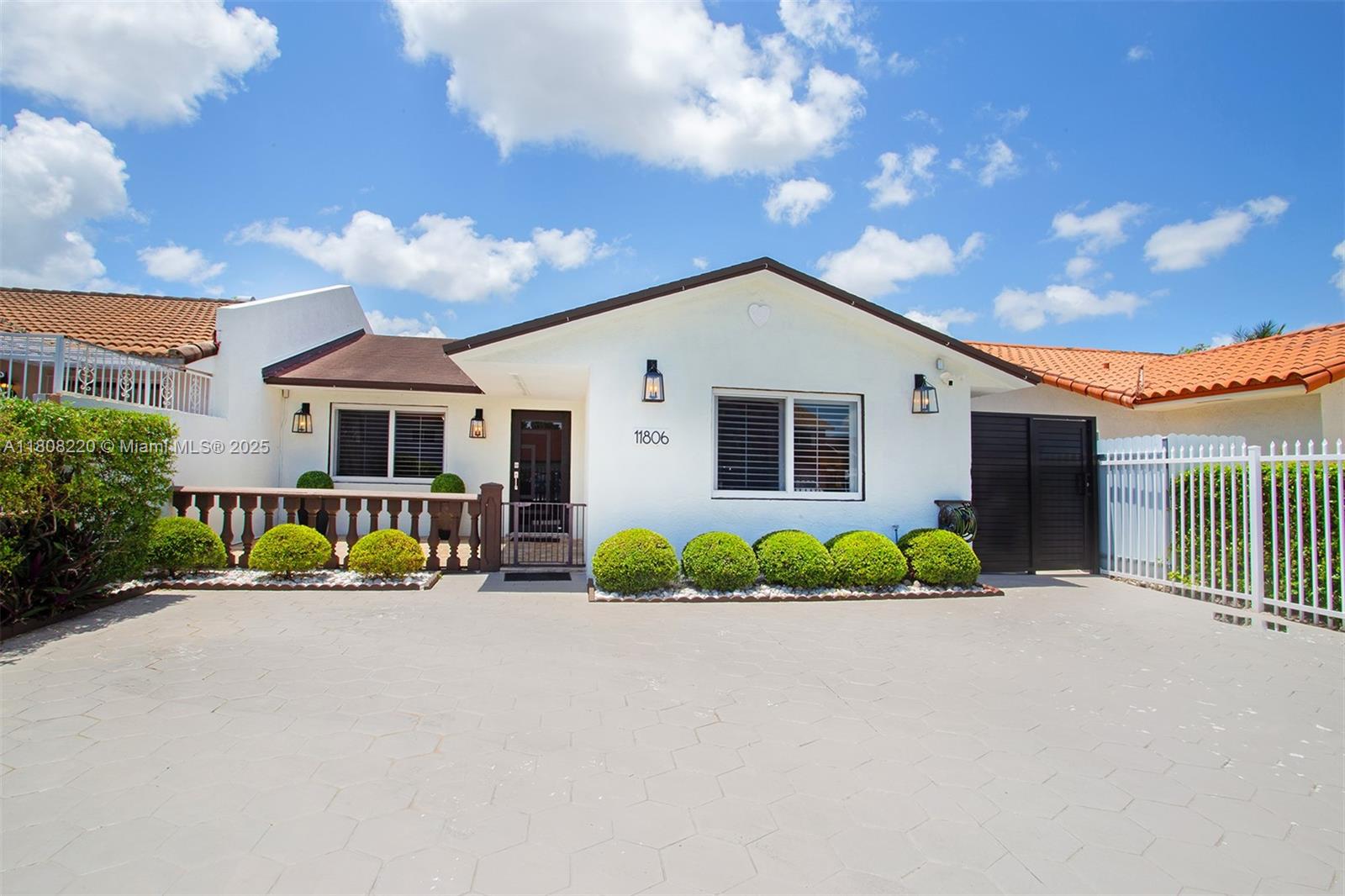 11806 Sw 11th St, Miami, Broward County, Florida - 3 Bedrooms  
3 Bathrooms - 