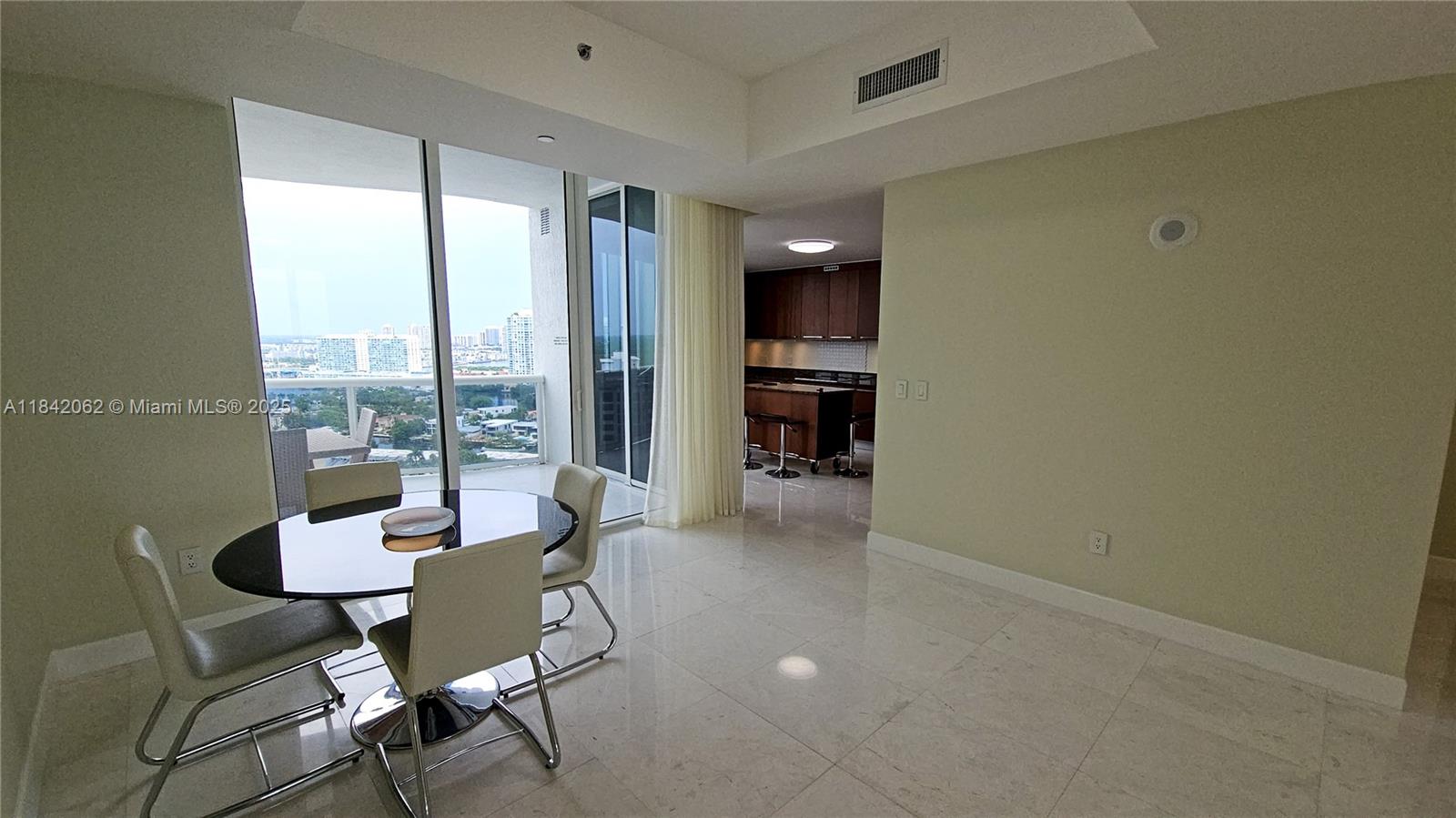 15901 collins ave 2106