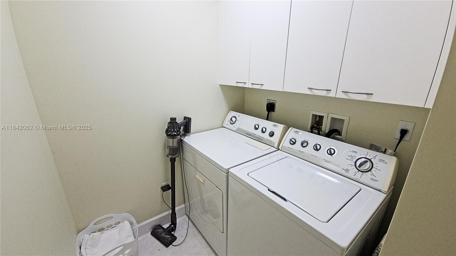 TDR TOWER II CONDO - Residential Lease