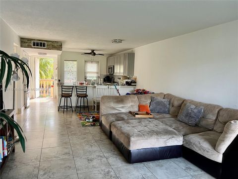 Condominium in Hollywood FL 4700 Washington St 8.jpg