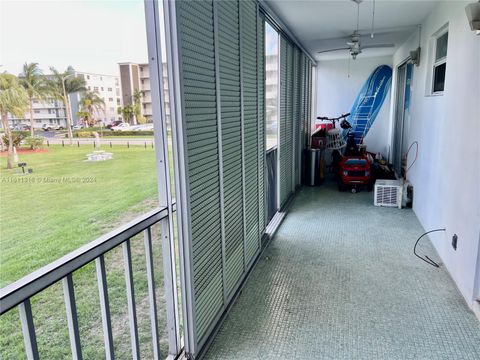 Condominium in Hollywood FL 4700 Washington St 9.jpg