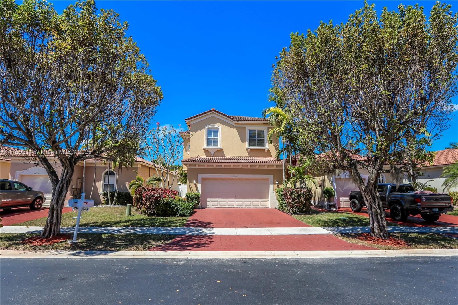 Property for Sale at 2250 Ne 37th Rd, Homestead, Miami-Dade County, Florida - Bedrooms: 3 
Bathrooms: 3  - $499,988
