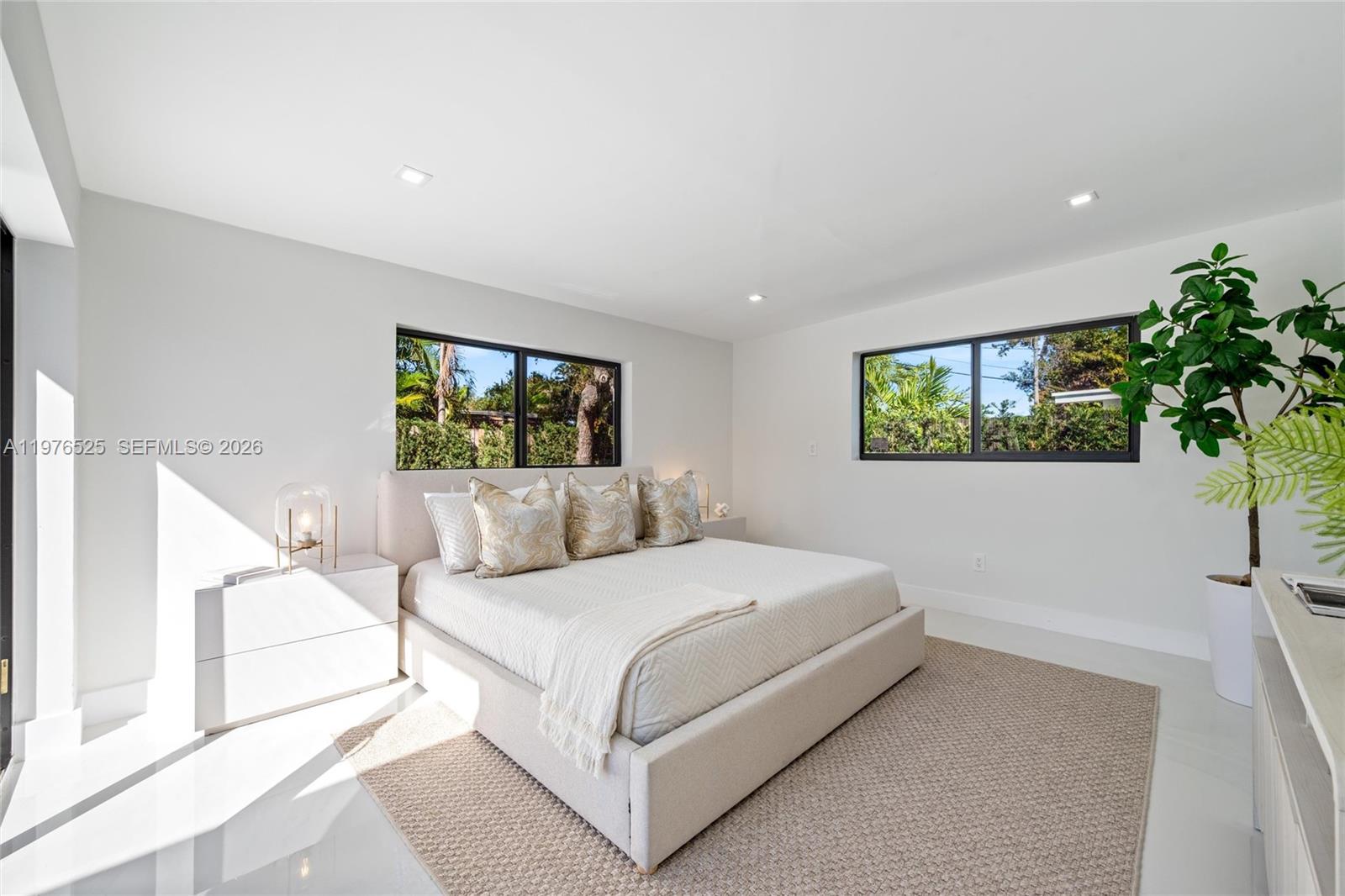 SKY LAKE - Residential Lease