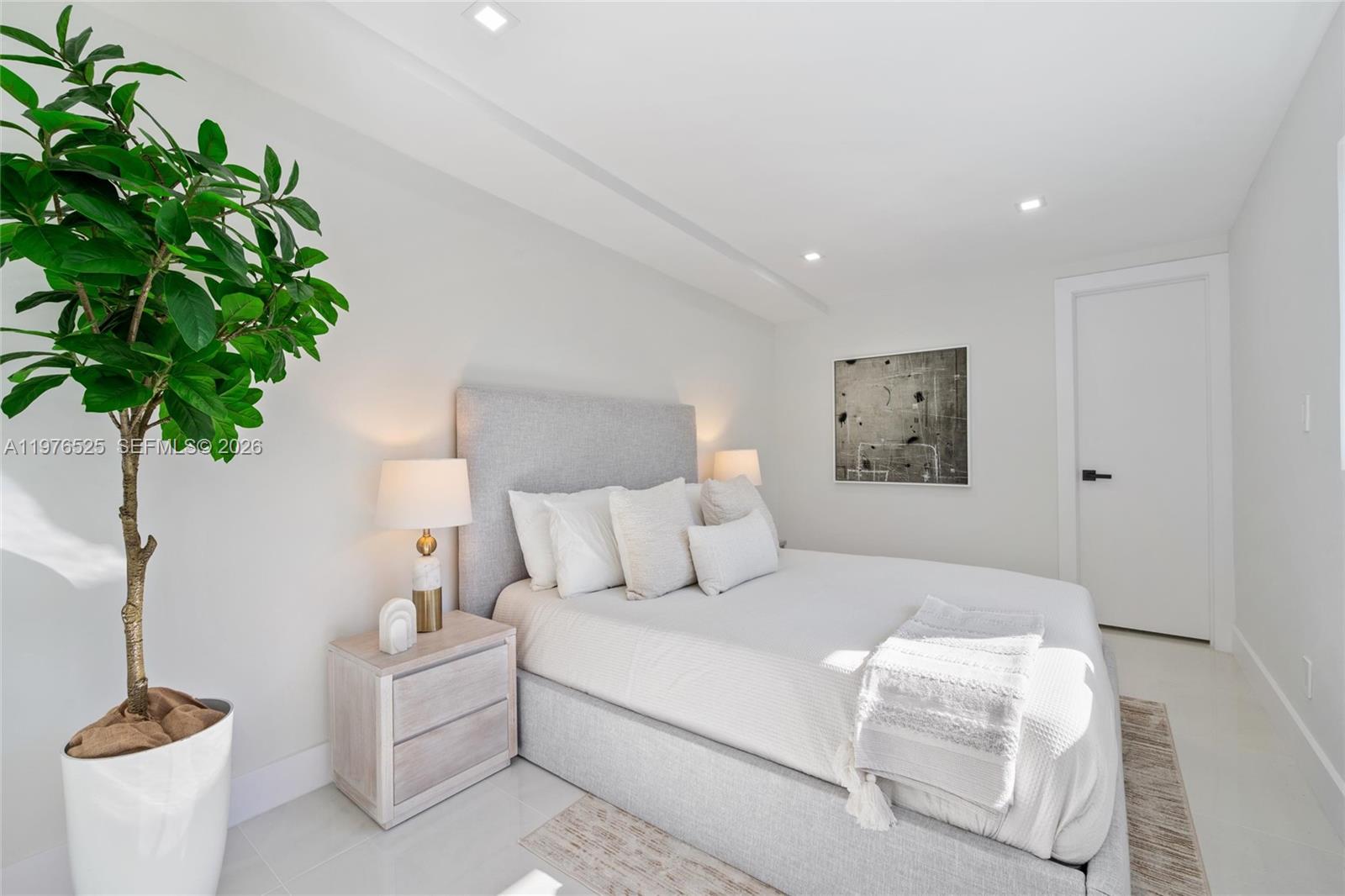 SKY LAKE - Residential Lease