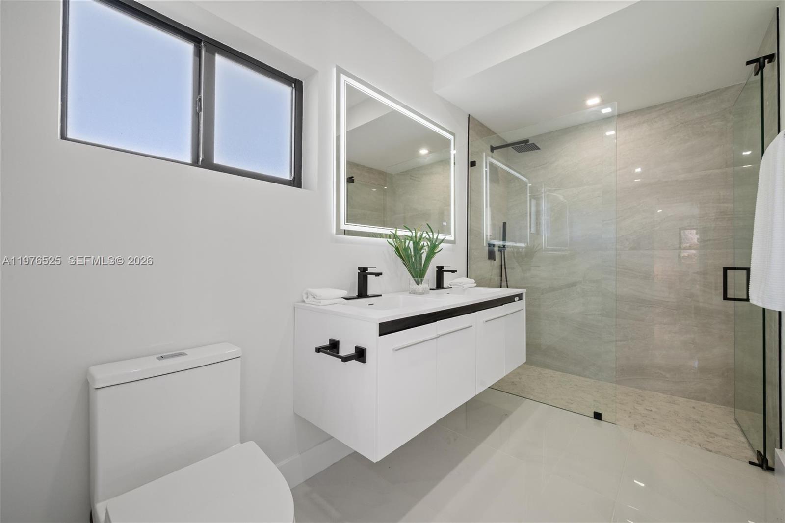 SKY LAKE - Residential Lease