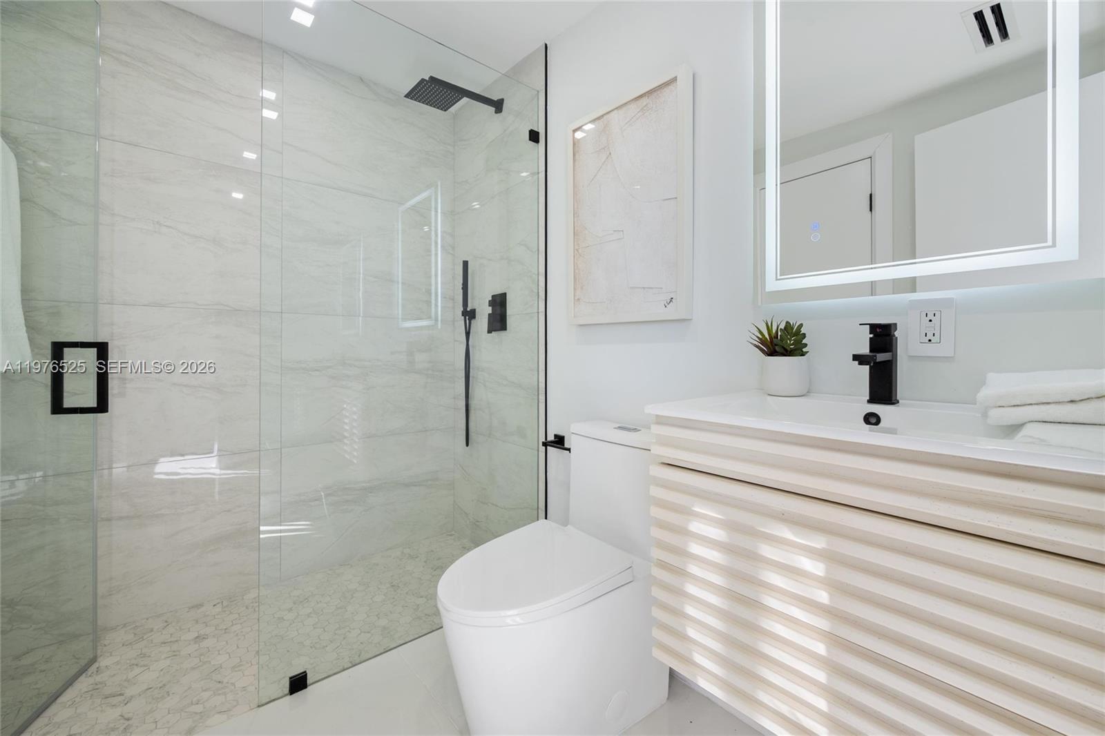 SKY LAKE - Residential Lease