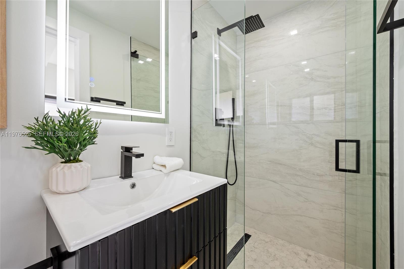 SKY LAKE - Residential Lease