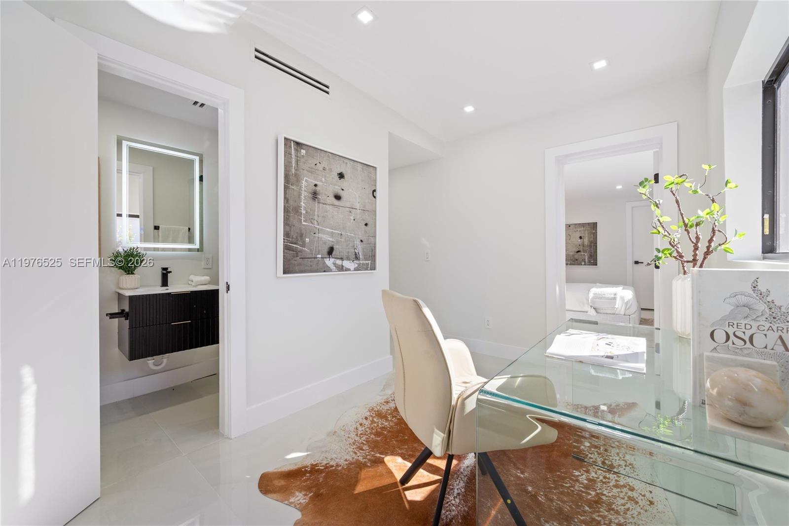 SKY LAKE - Residential Lease