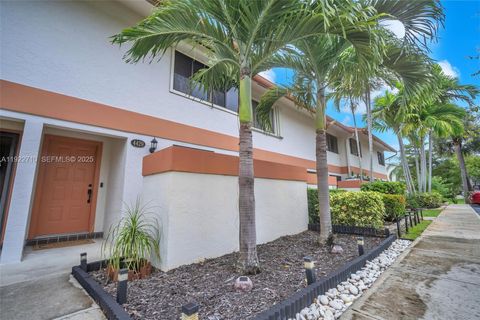 4429 SW 70th Ter Davie FL 33314