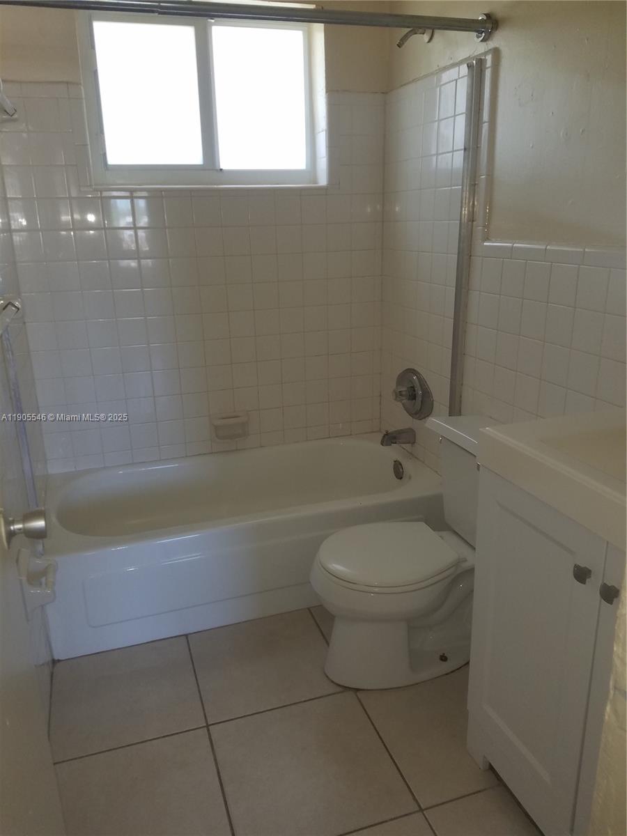 HOLLYWOOD LITTLE RANCHES - Residential Lease