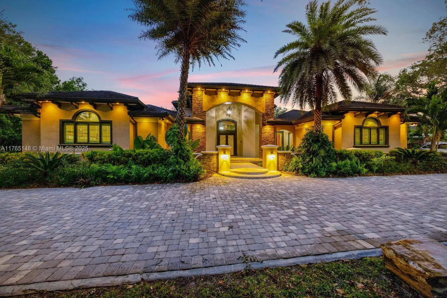 Miami, Florida 33176, United States, 4 Bedrooms Bedrooms, ,5 BathroomsBathrooms,Residential,Coming Soon,91689