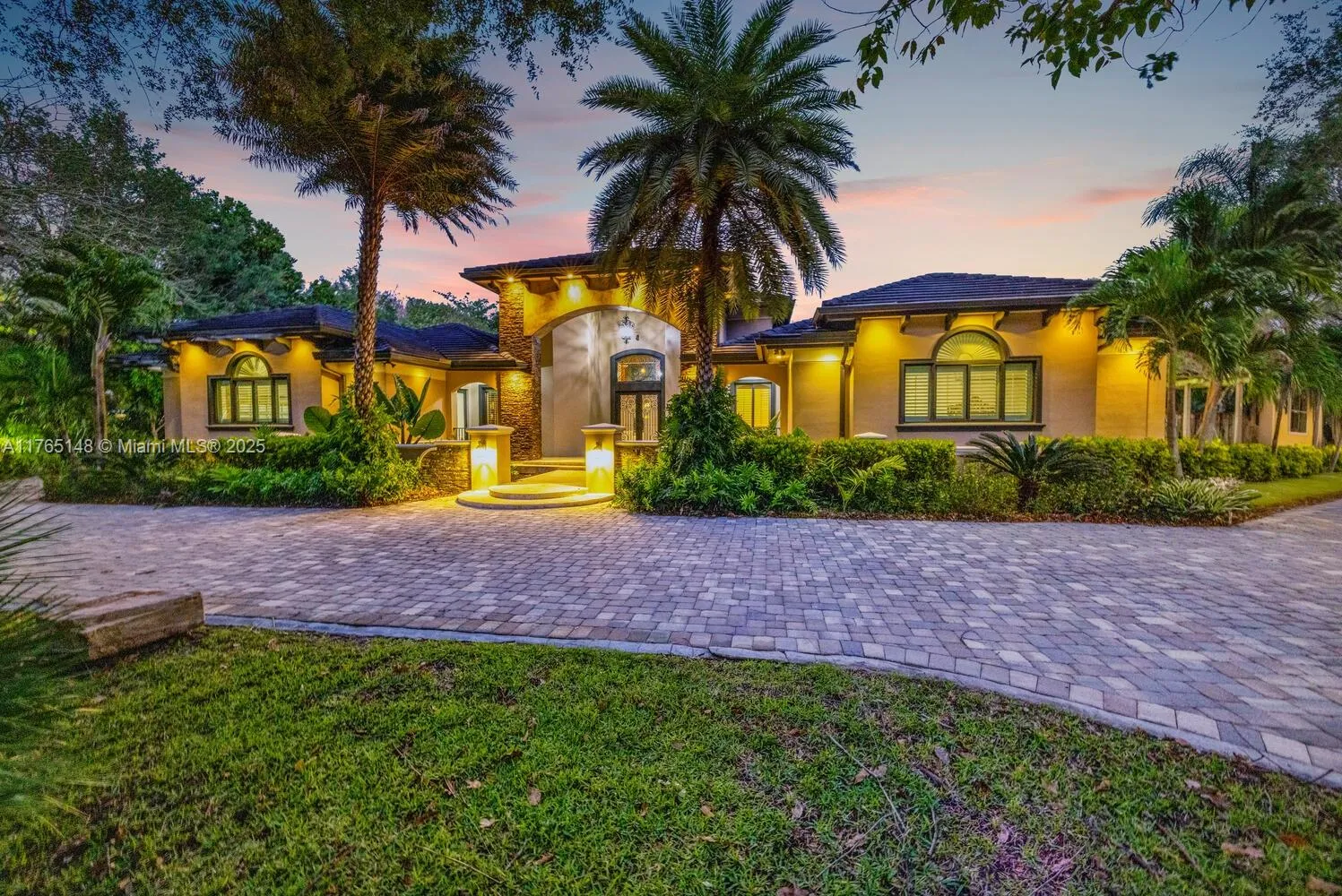 Miami, Florida 33176, United States, 4 Bedrooms Bedrooms, ,5 BathroomsBathrooms,Residential,Coming Soon,91689