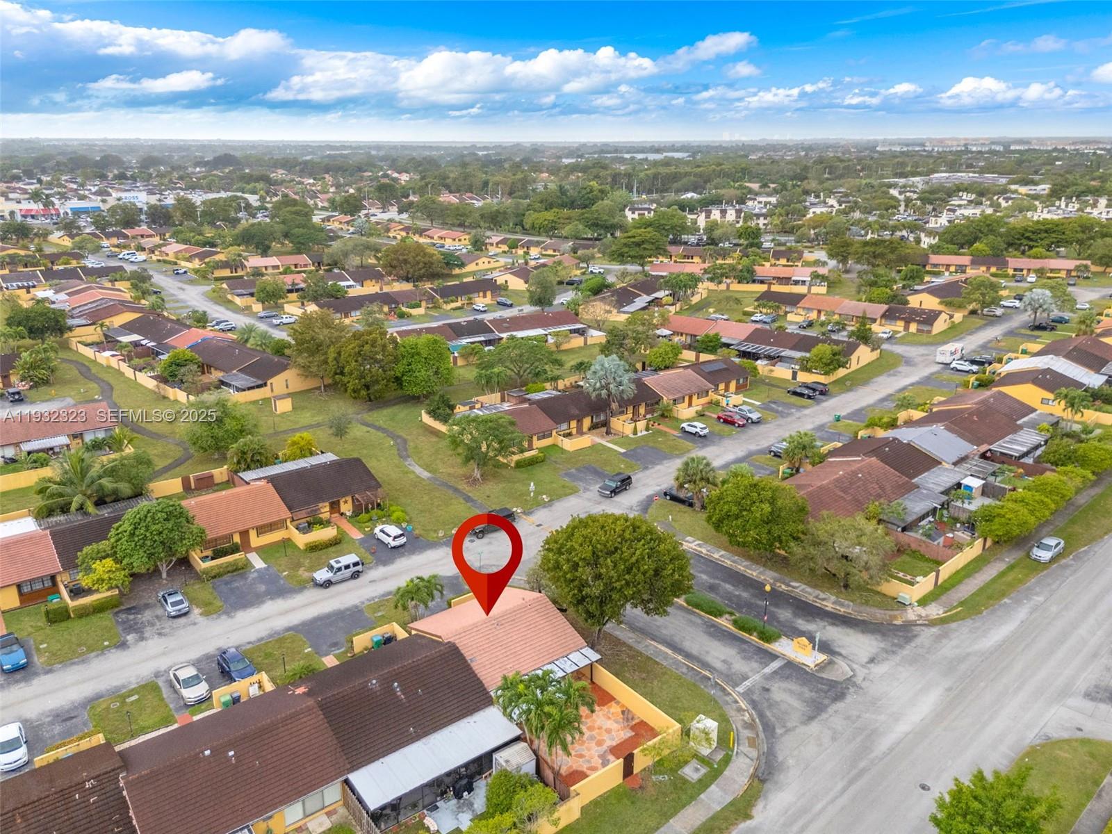 KENDALE LAKES WEST TOWNHO - Residential