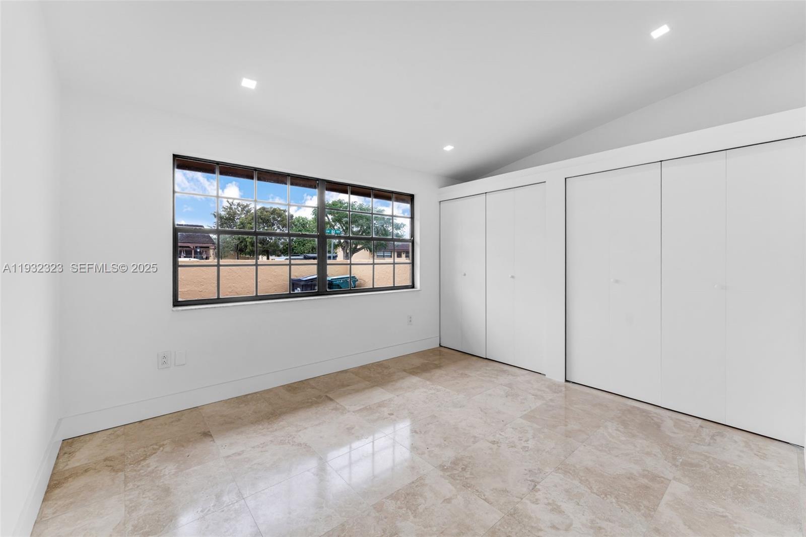 KENDALE LAKES WEST TOWNHO - Residential