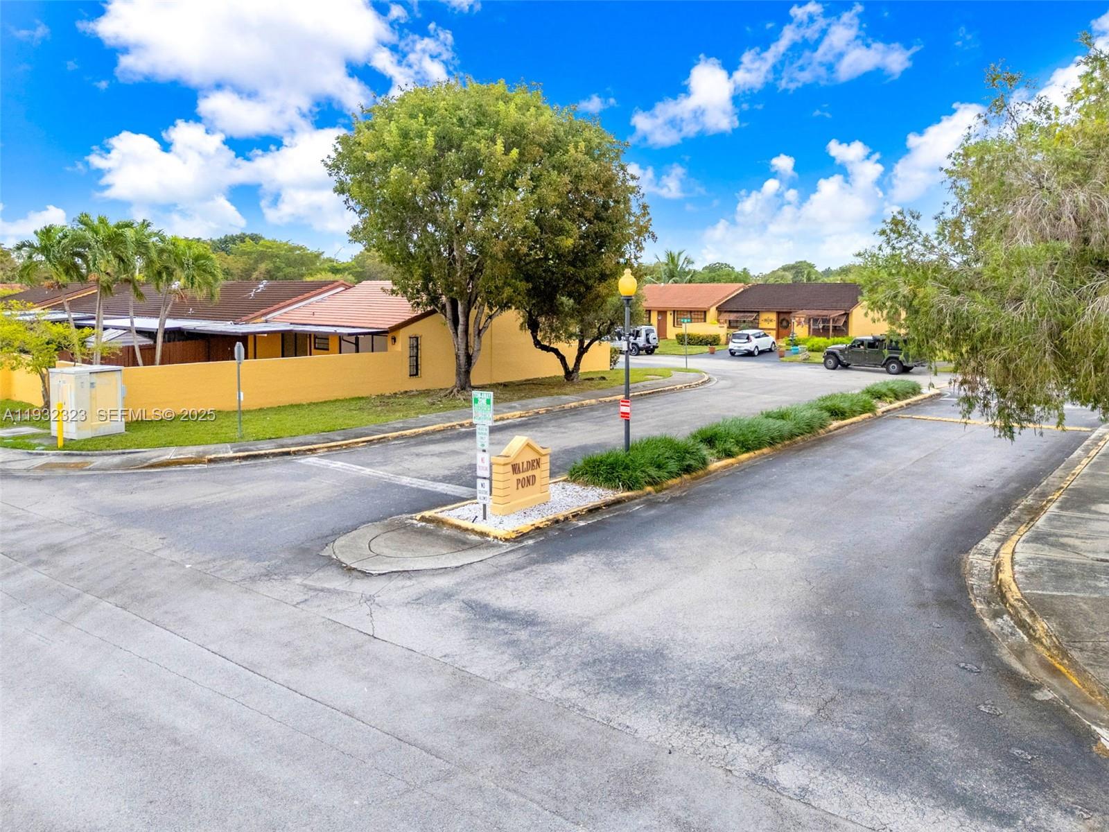 KENDALE LAKES WEST TOWNHO - Residential