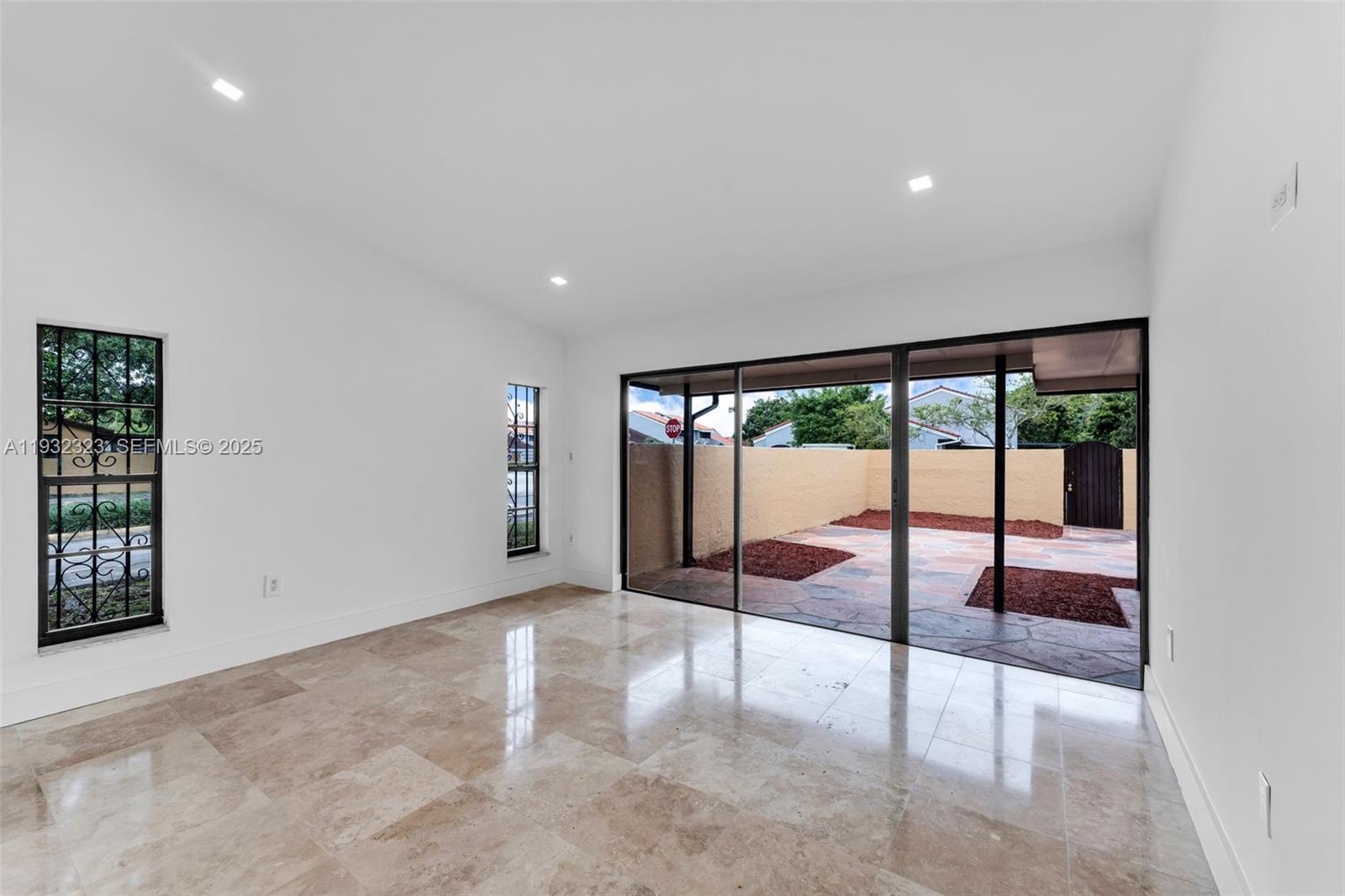 KENDALE LAKES WEST TOWNHO - Residential