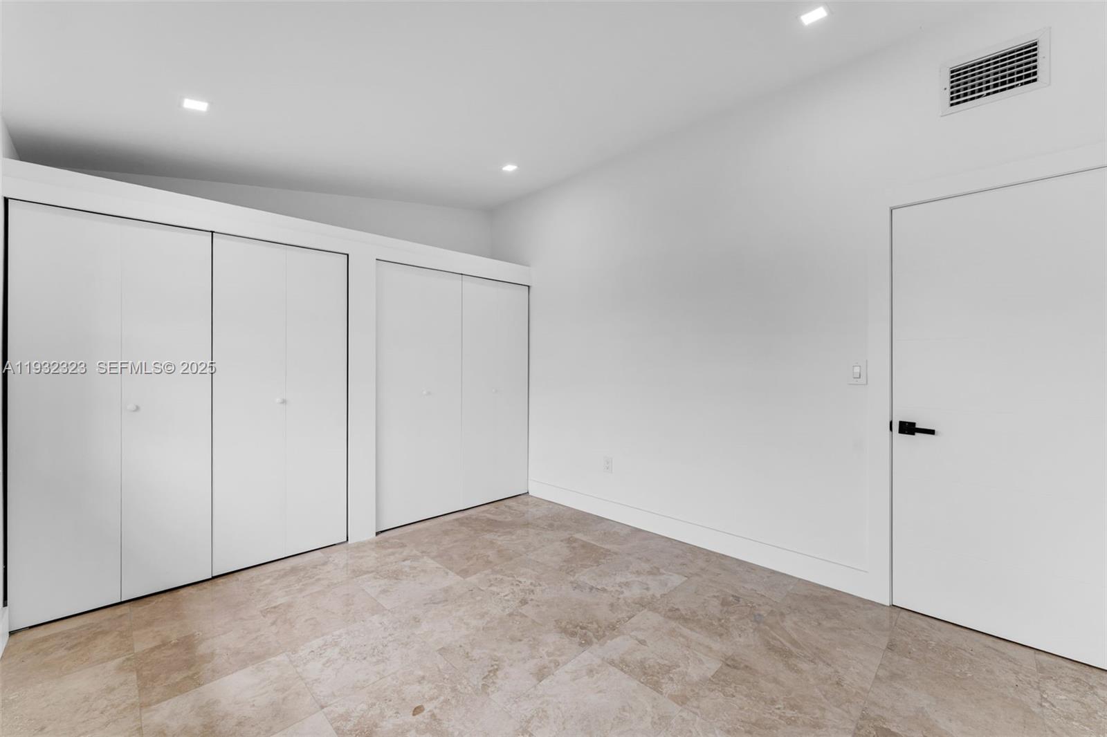 KENDALE LAKES WEST TOWNHO - Residential