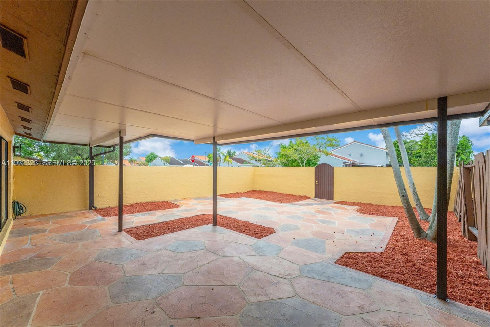 KENDALE LAKES WEST TOWNHO - Residential