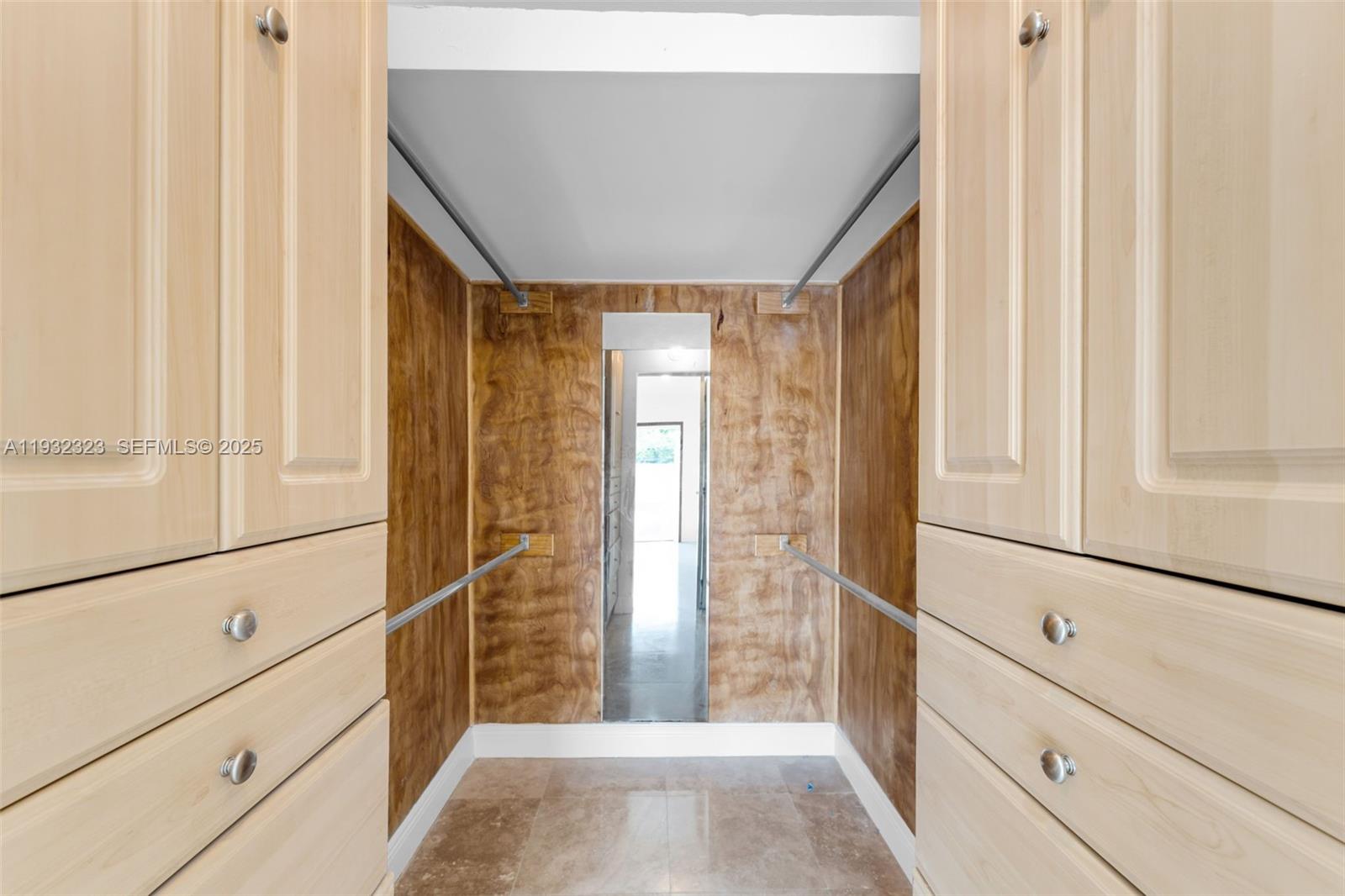 KENDALE LAKES WEST TOWNHO - Residential