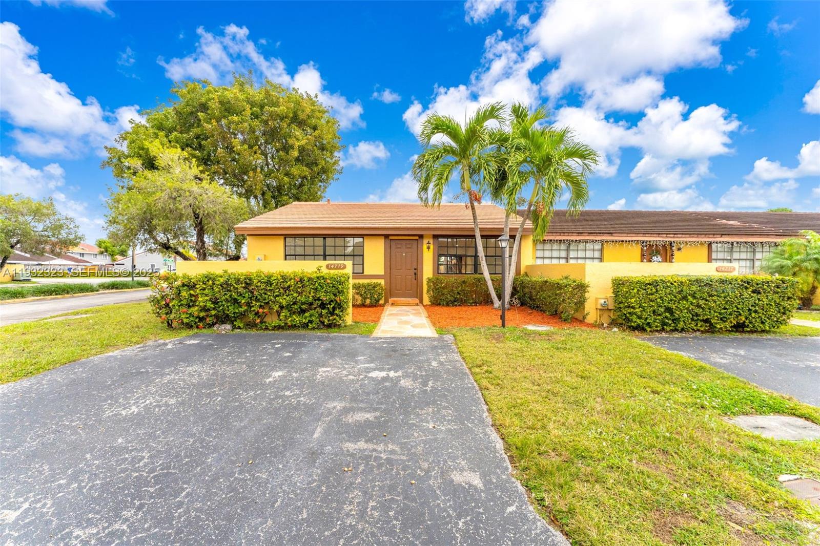 KENDALE LAKES WEST TOWNHO - Residential