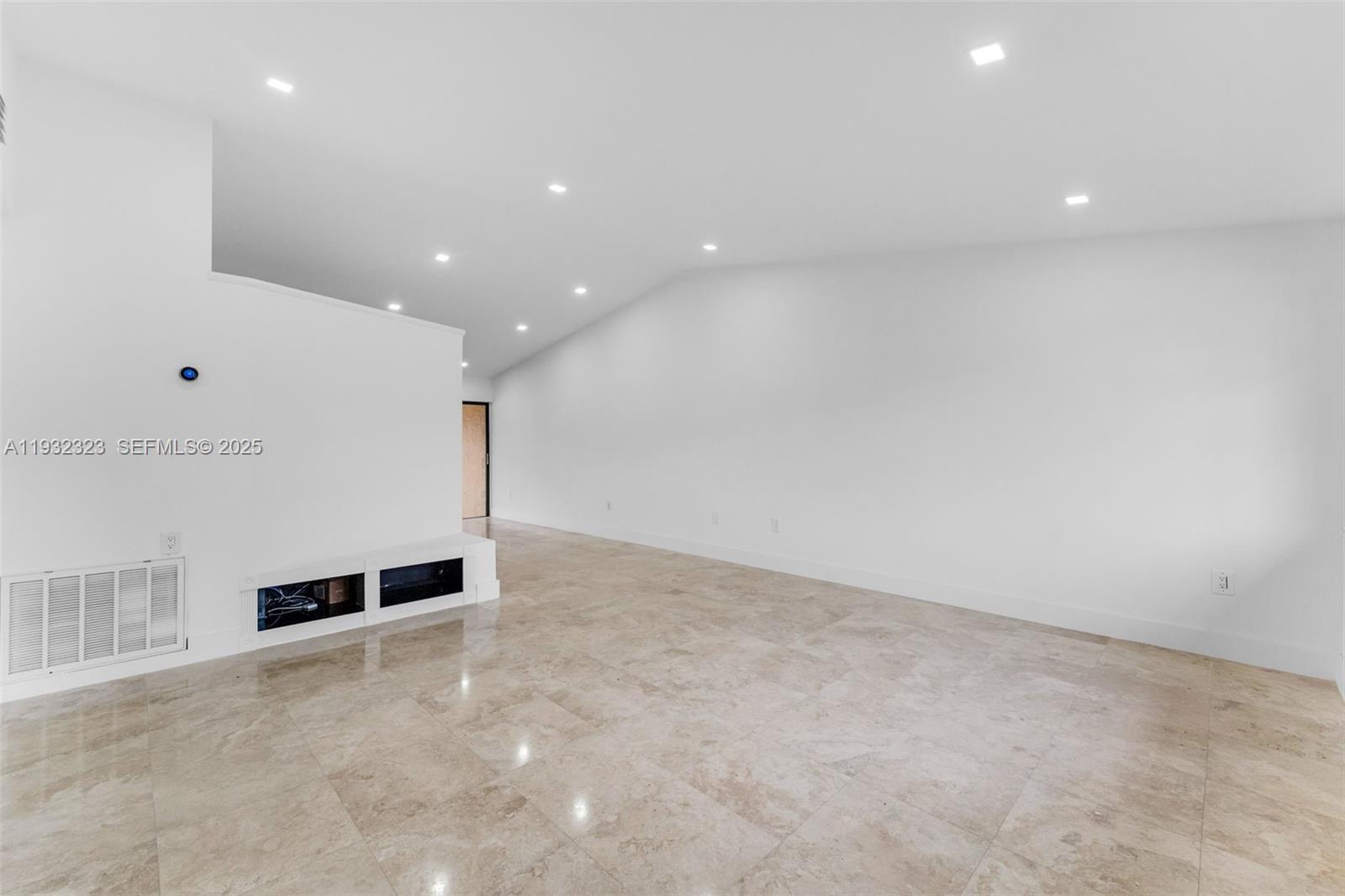 KENDALE LAKES WEST TOWNHO - Residential