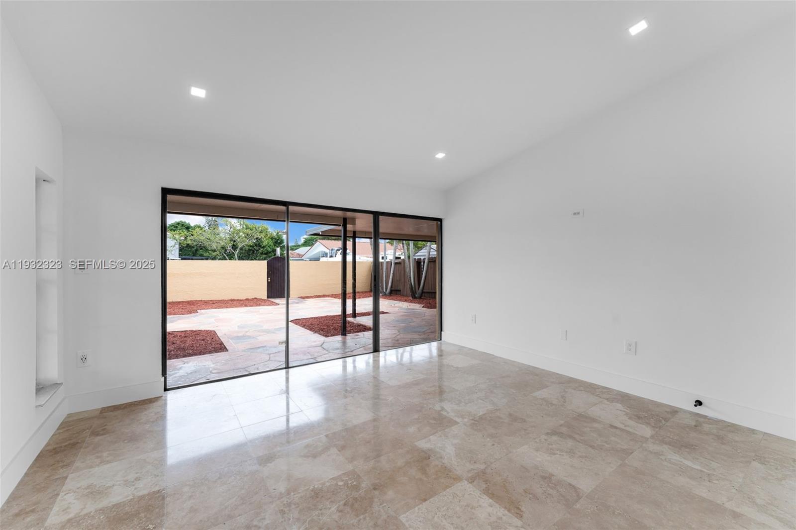 KENDALE LAKES WEST TOWNHO - Residential