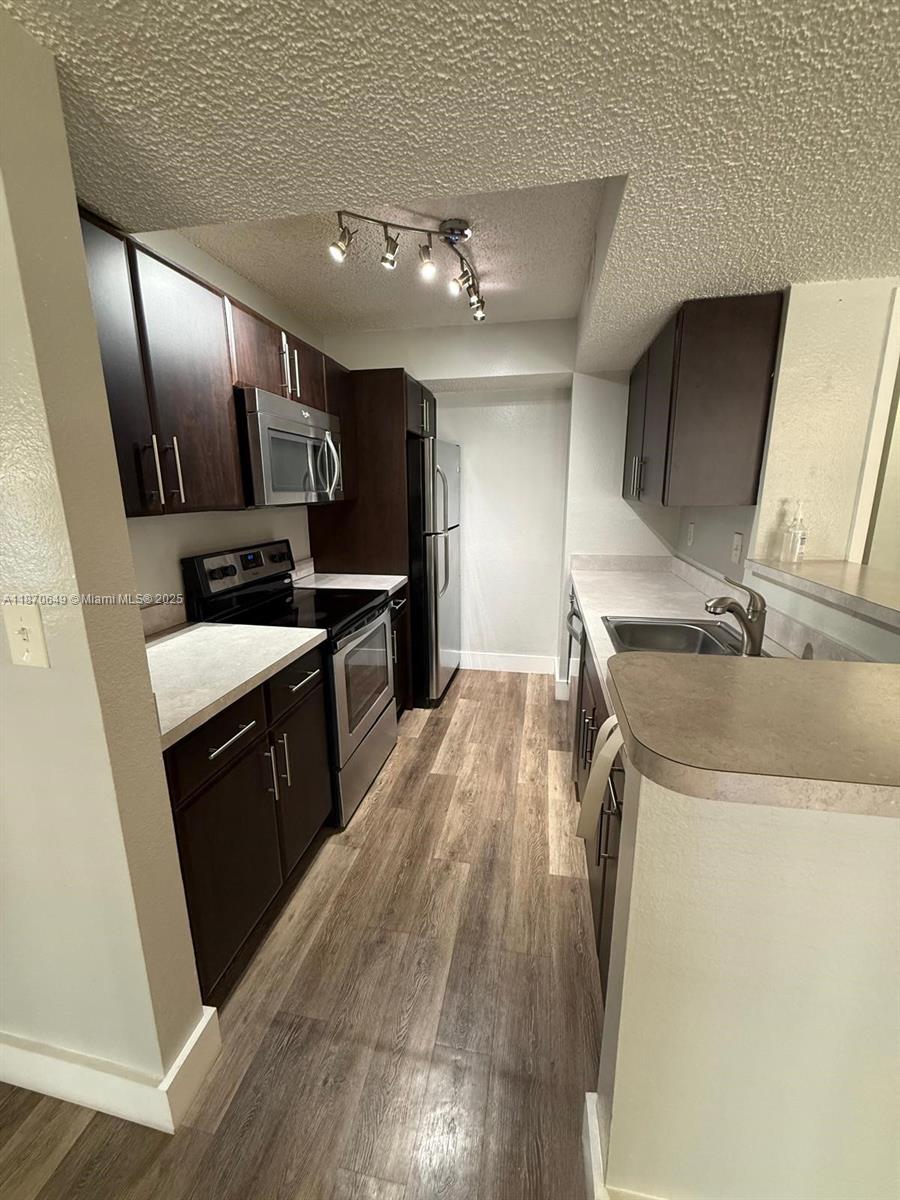 VISTA LAGO AT THE HAMMOCK - Residential Lease