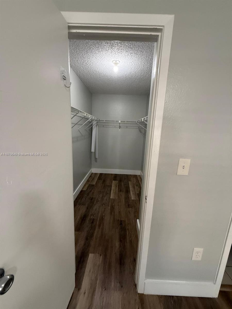 VISTA LAGO AT THE HAMMOCK - Residential Lease